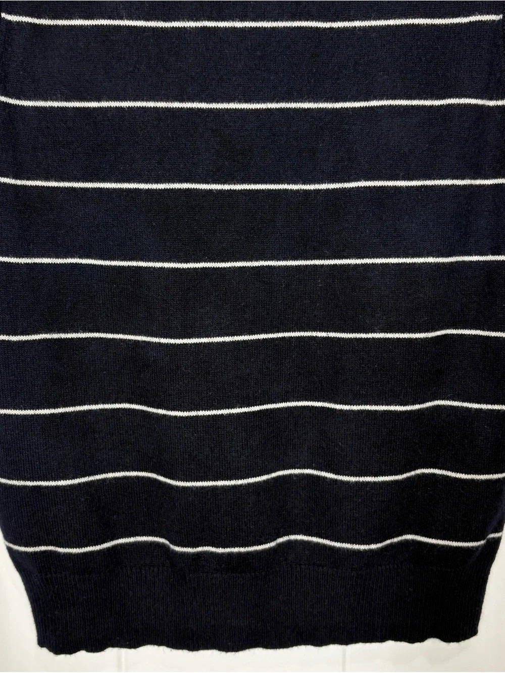J. Crew Men’s V-Knit Sleeveless Striped Vest Size Small Navy Blue White